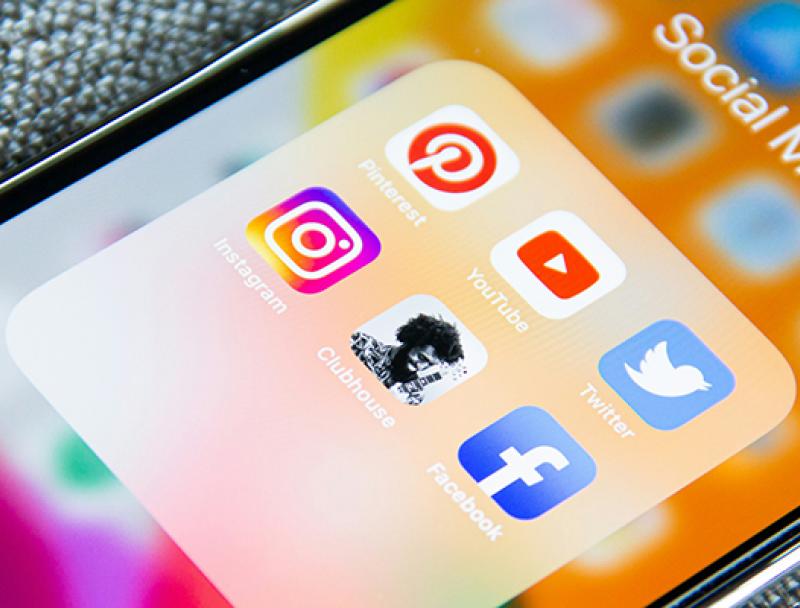 feature social media 